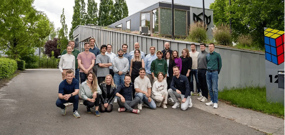 elfsquad-team-june62025-stephanjoesten-4 1 (2)-1